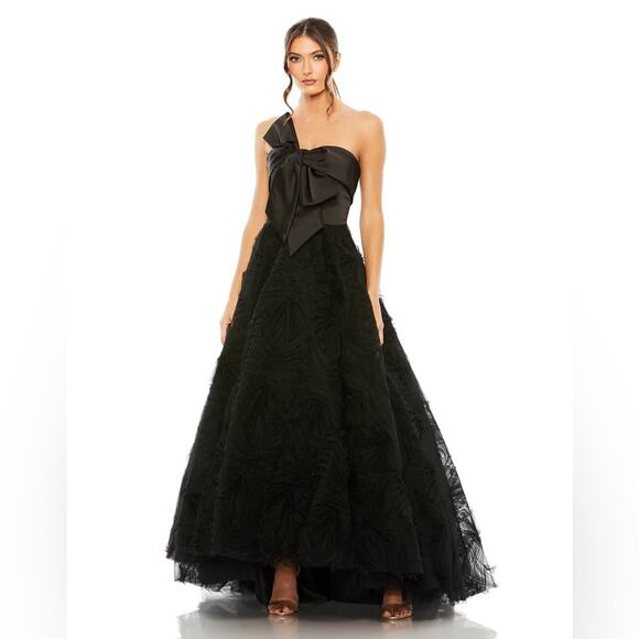 Mac Duggal Dresses & Skirts - NWT Mac Duggal 20584 Strapless Front Bow Knot Tulle Gown Black 14